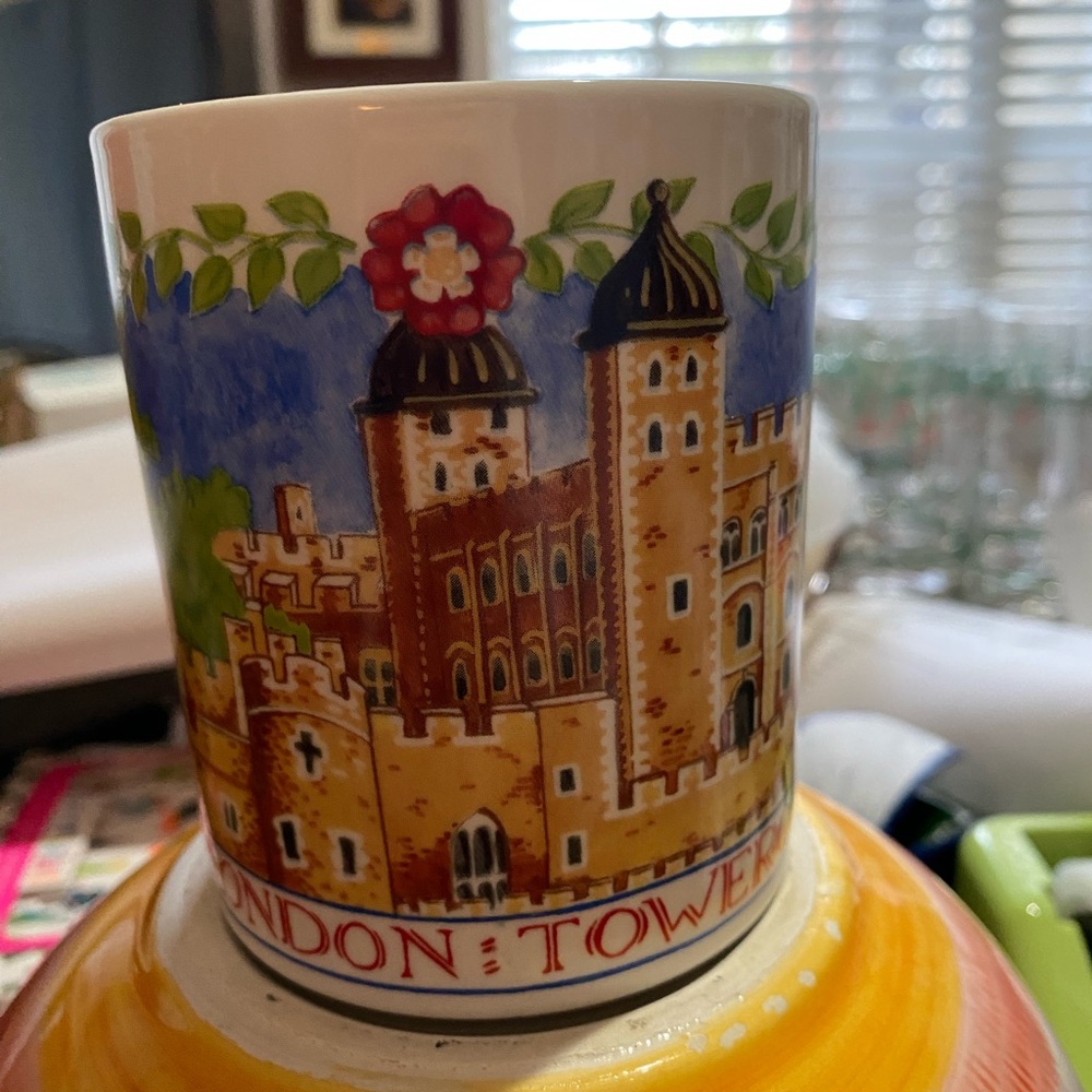 DENBY Tower of London Mug, Made in England 2007. EC. “London Skyline”Collection